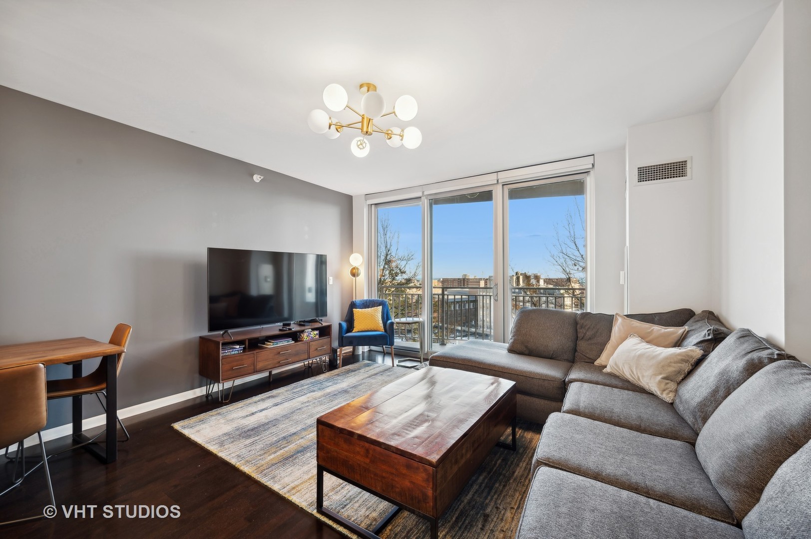 807 Davis Street Unit: 911