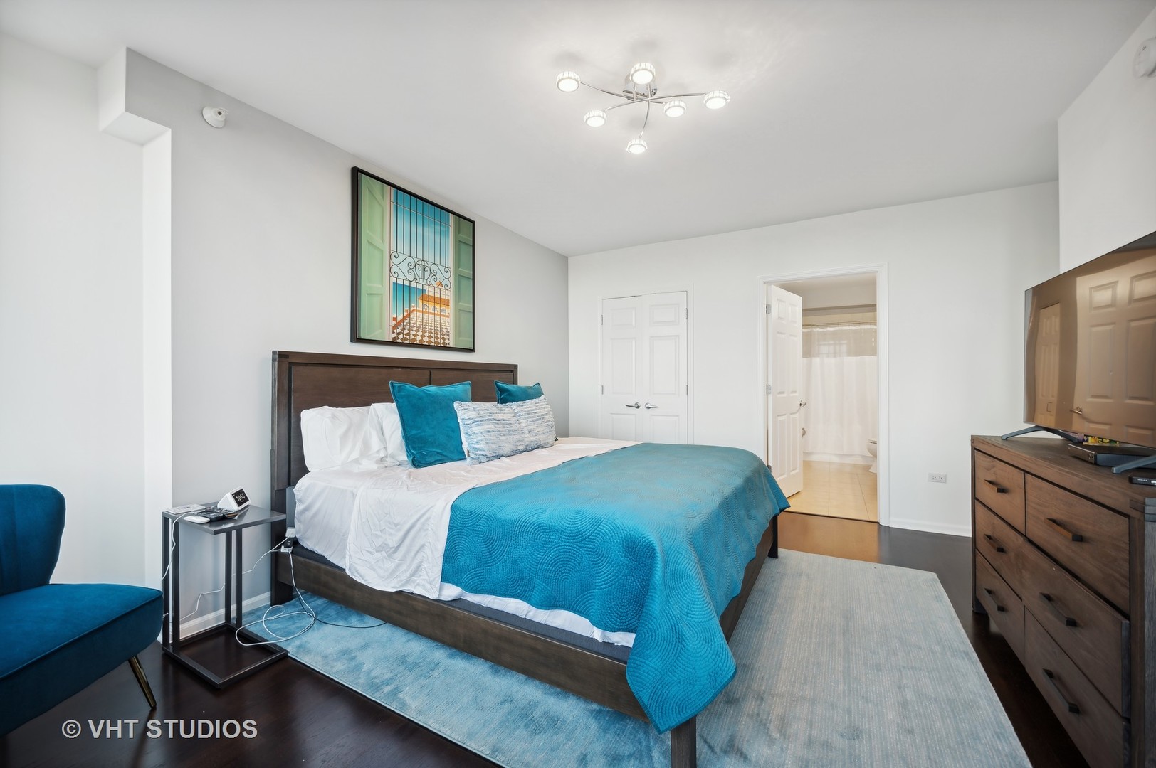 807 Davis Street Unit: 911
