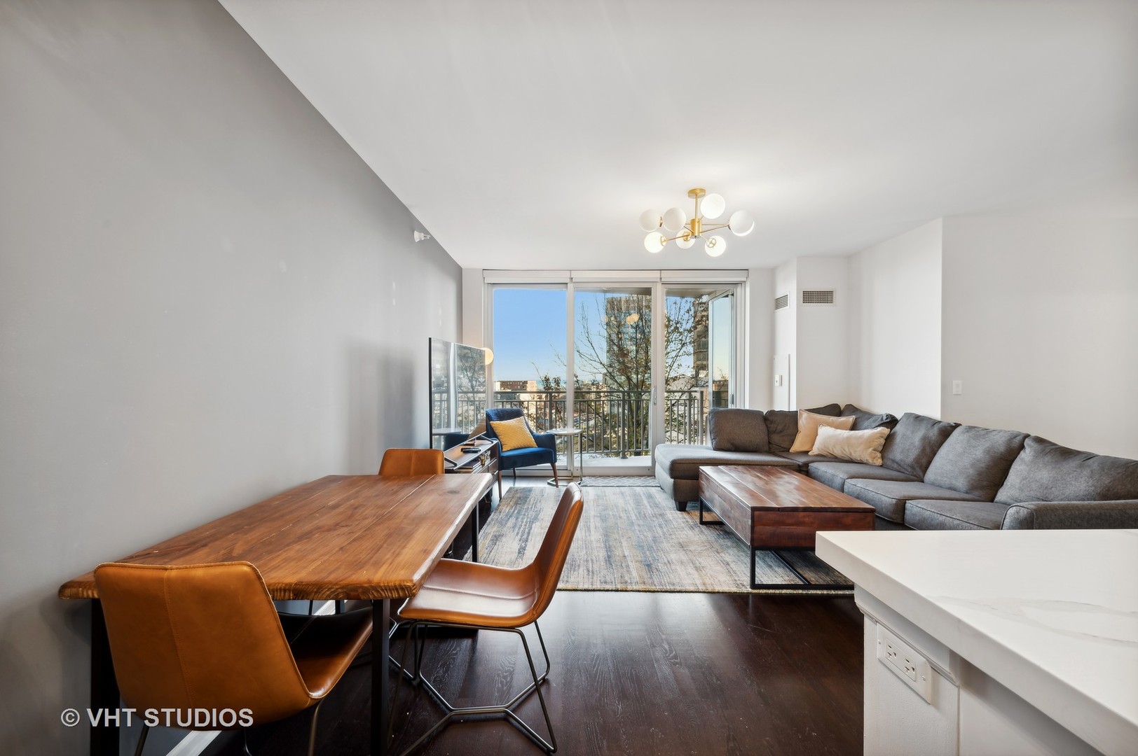807 Davis Street Unit: 911