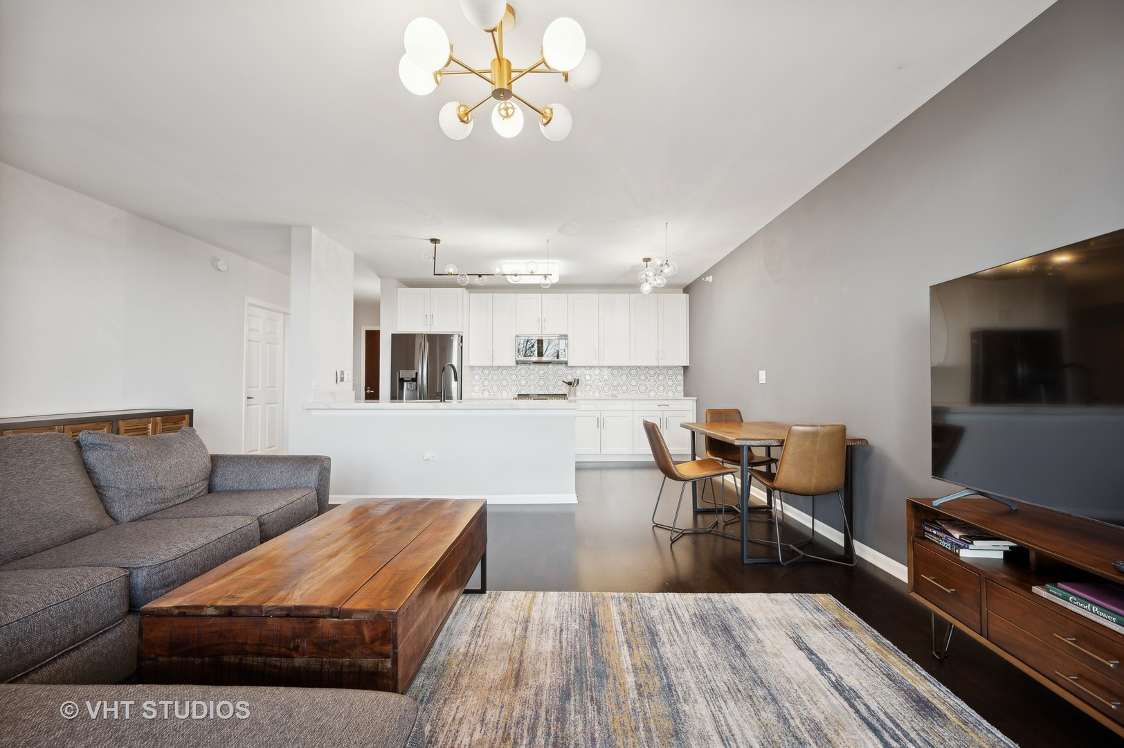 807 Davis Street Unit: 911