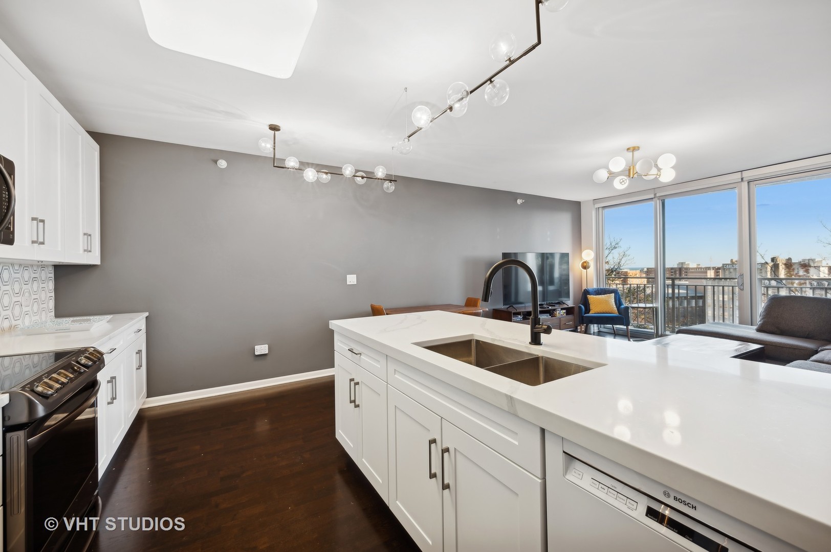 807 Davis Street Unit: 911
