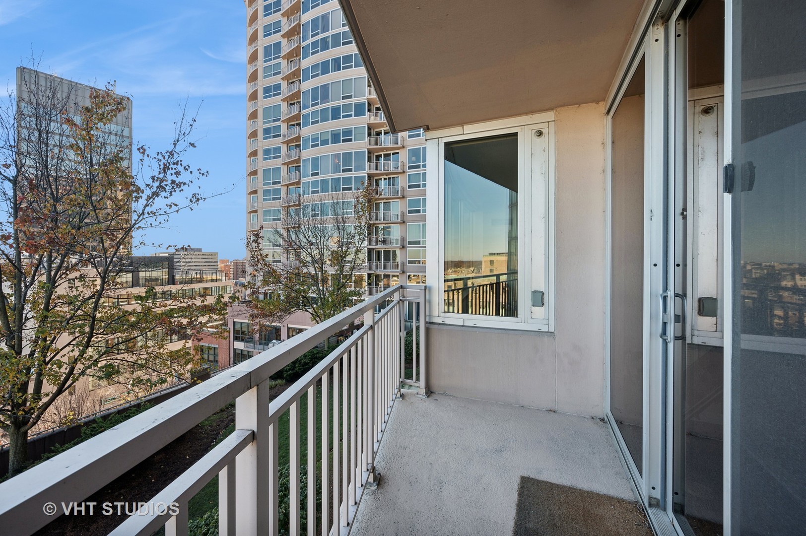 807 Davis Street Unit: 911
