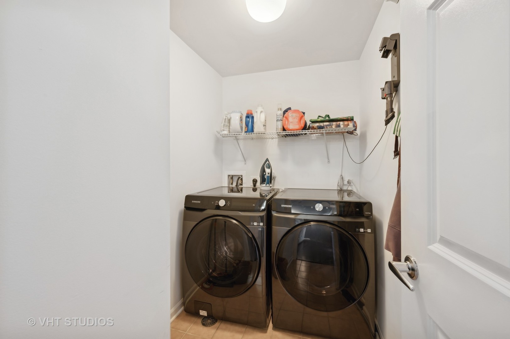 807 Davis Street Unit: 911