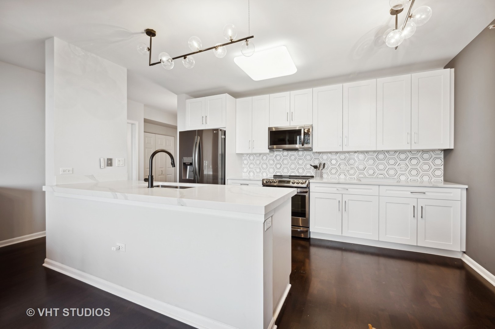 807 Davis Street Unit: 911