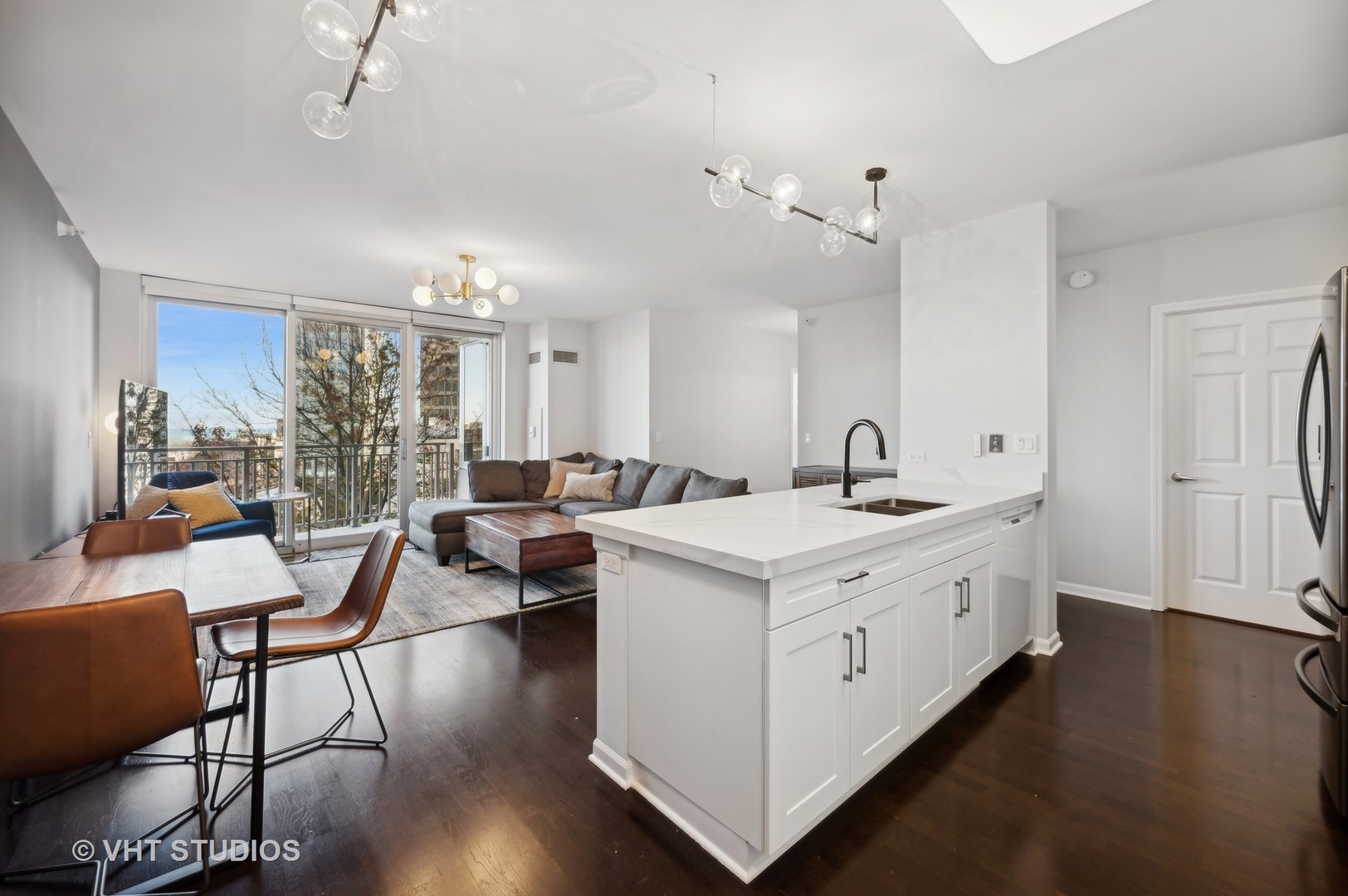 807 Davis Street Unit: 911