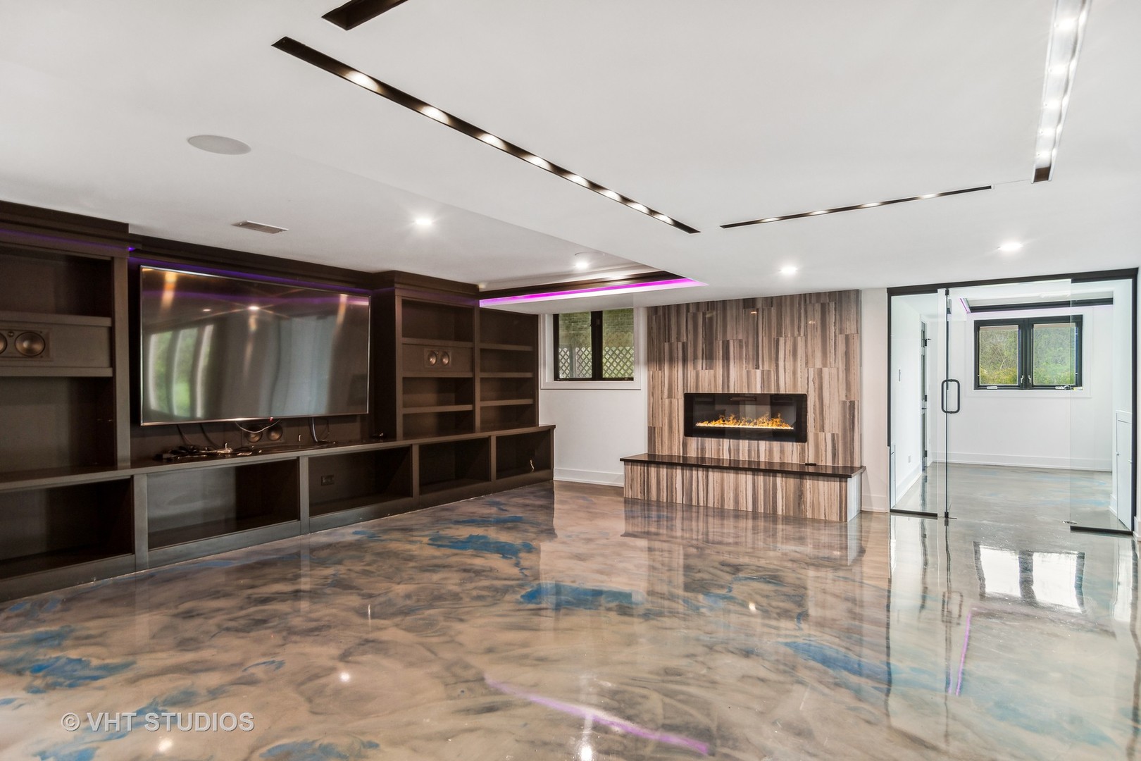 3936 Lakeview Court