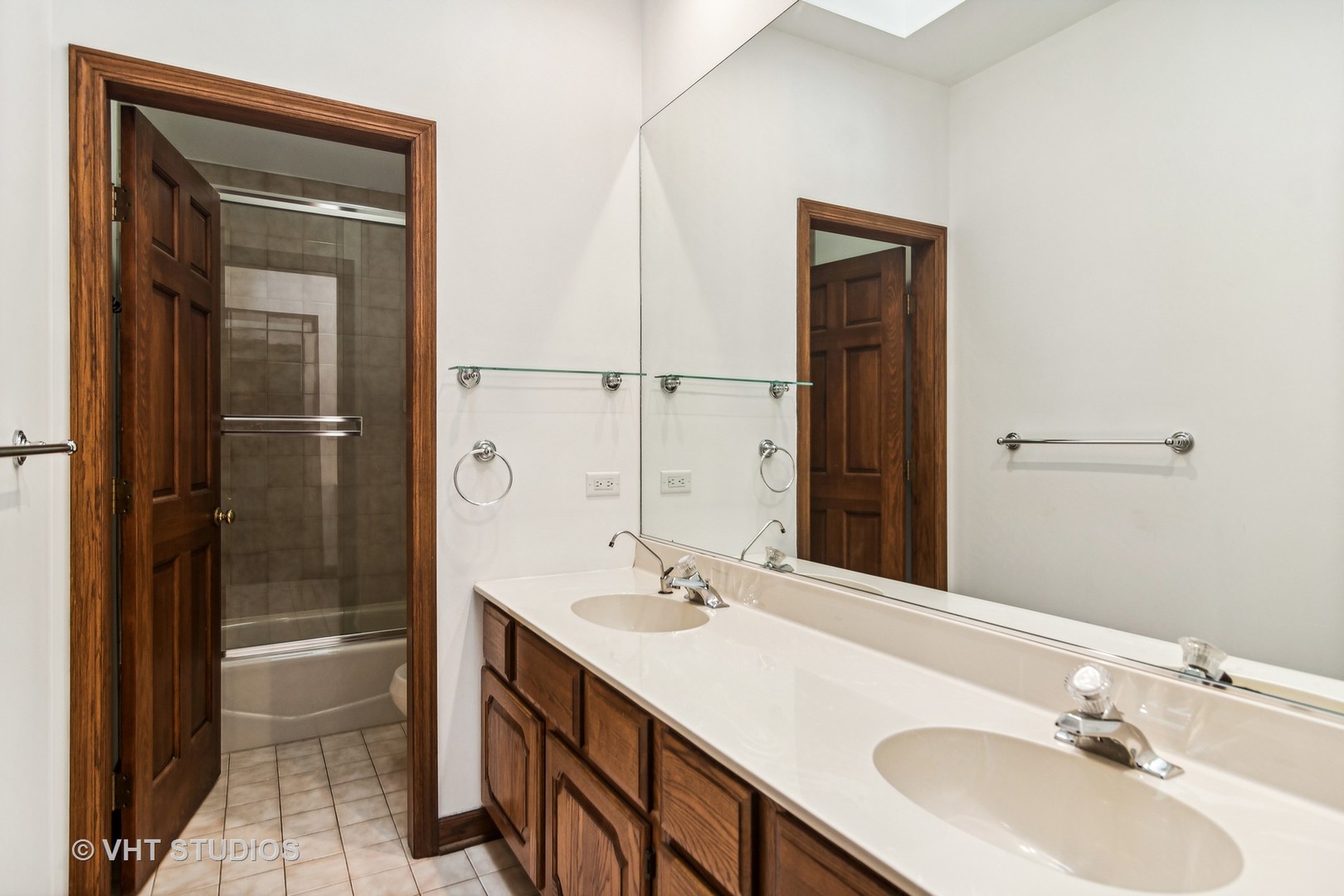 3936 Lakeview Court