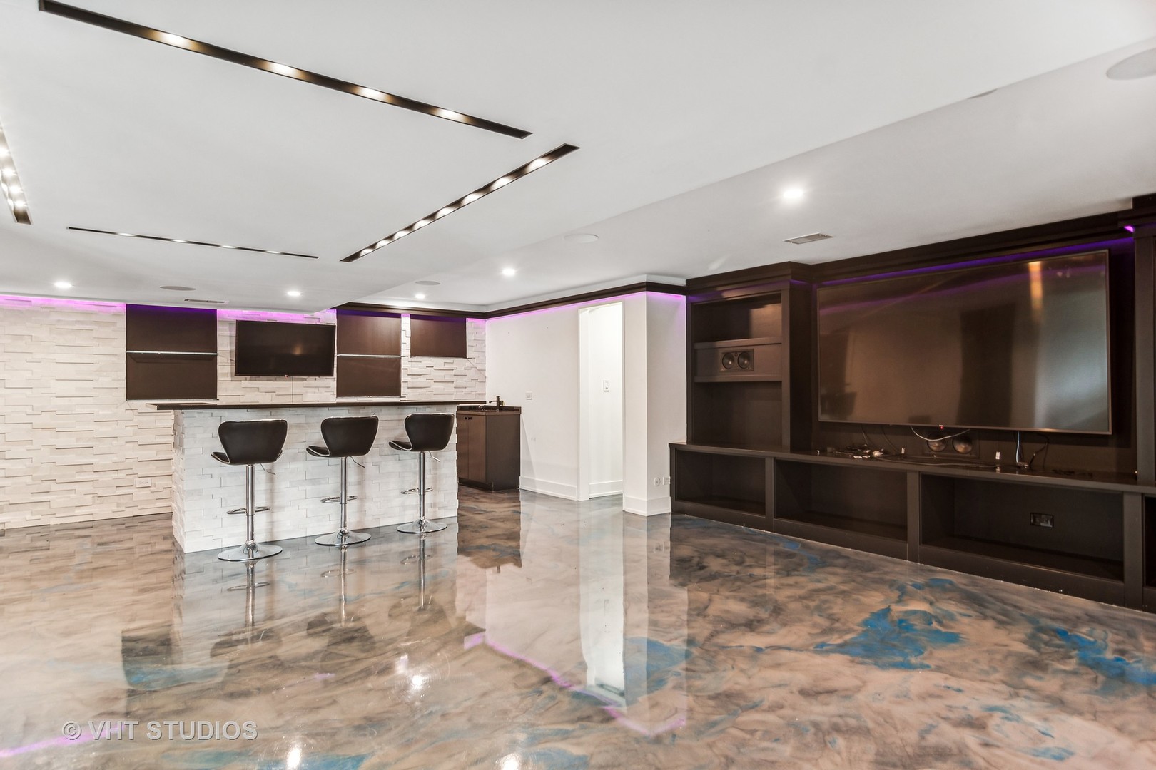 3936 Lakeview Court