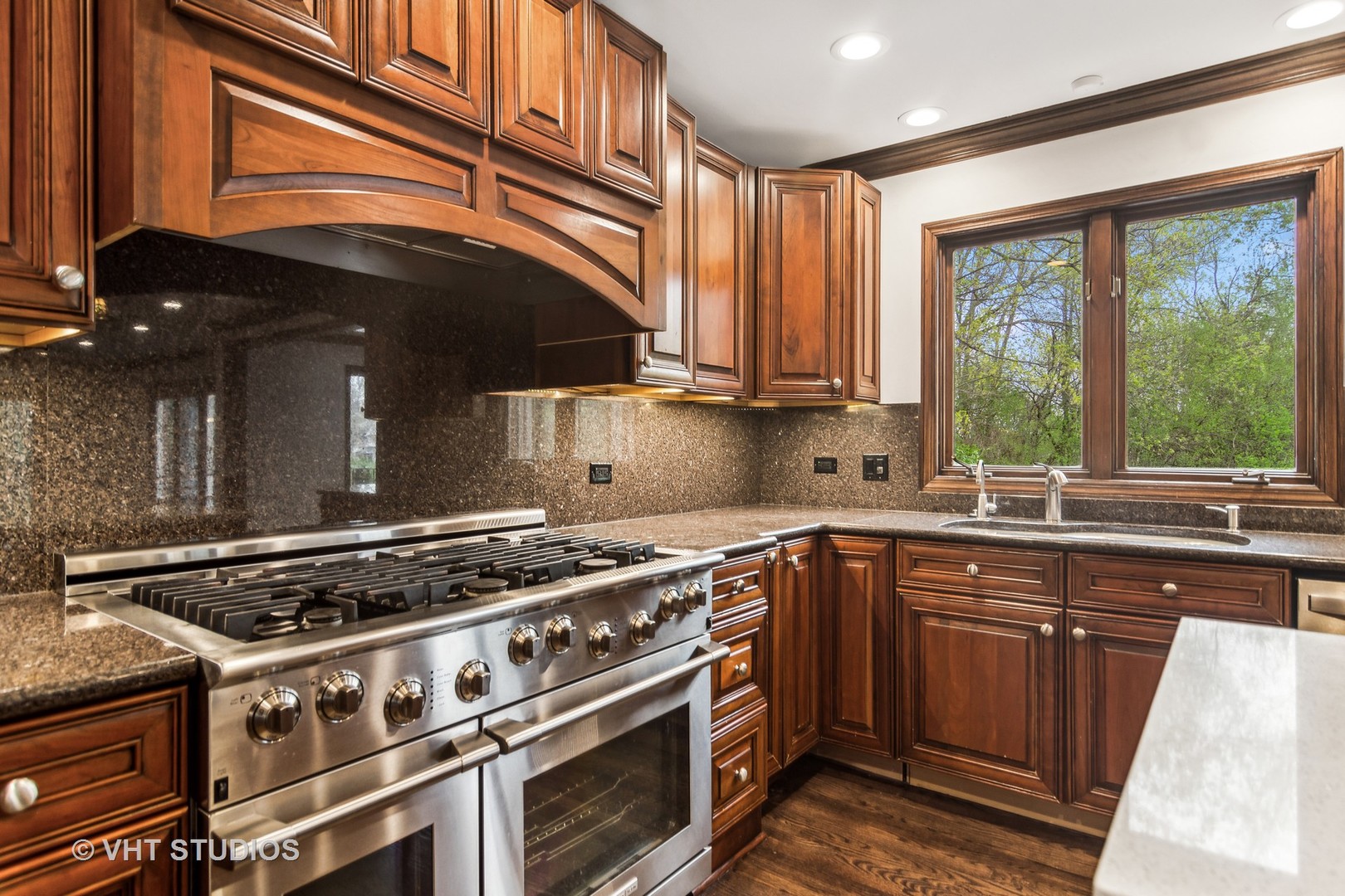 3936 Lakeview Court
