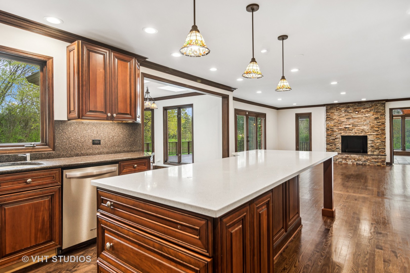 3936 Lakeview Court