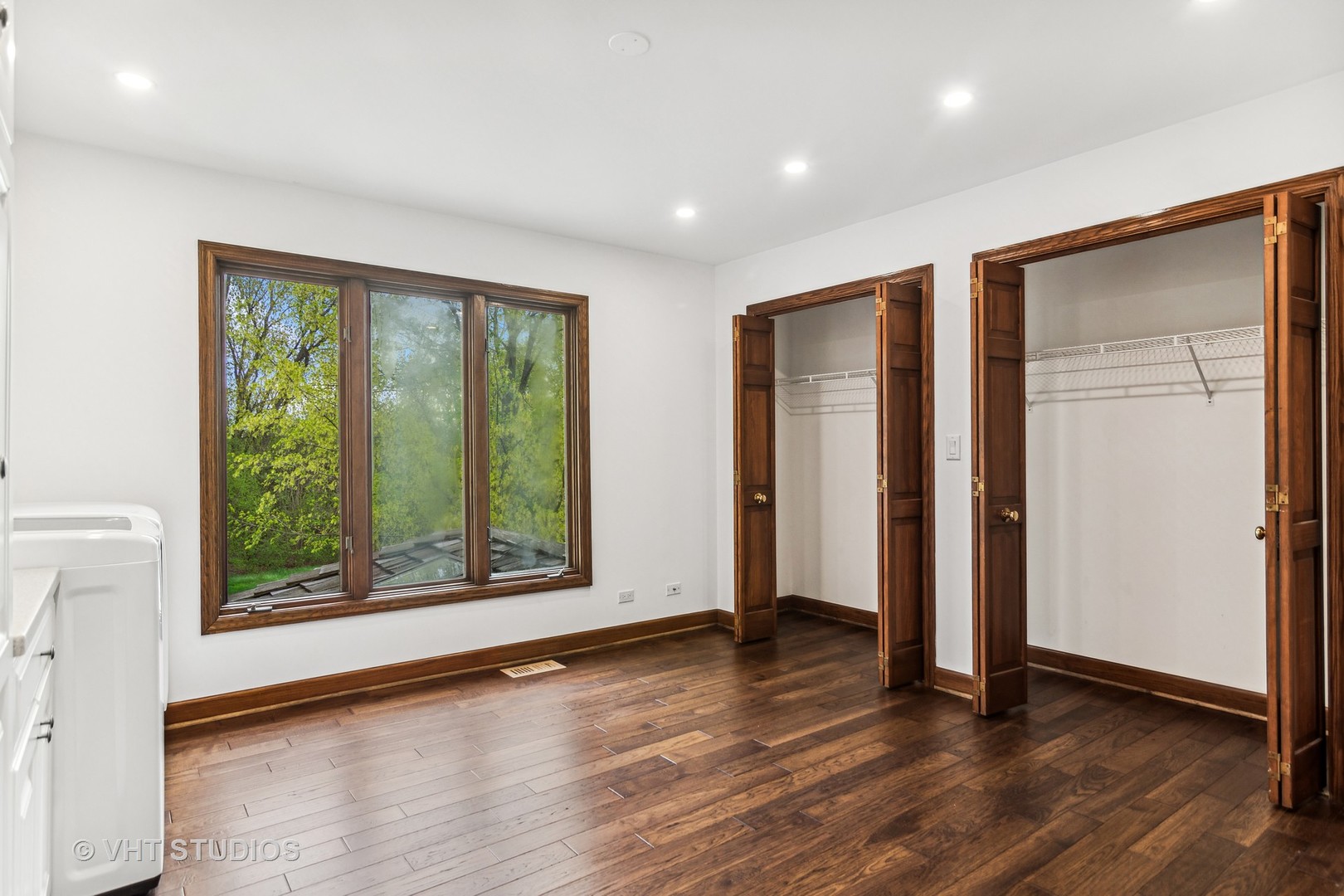 3936 Lakeview Court