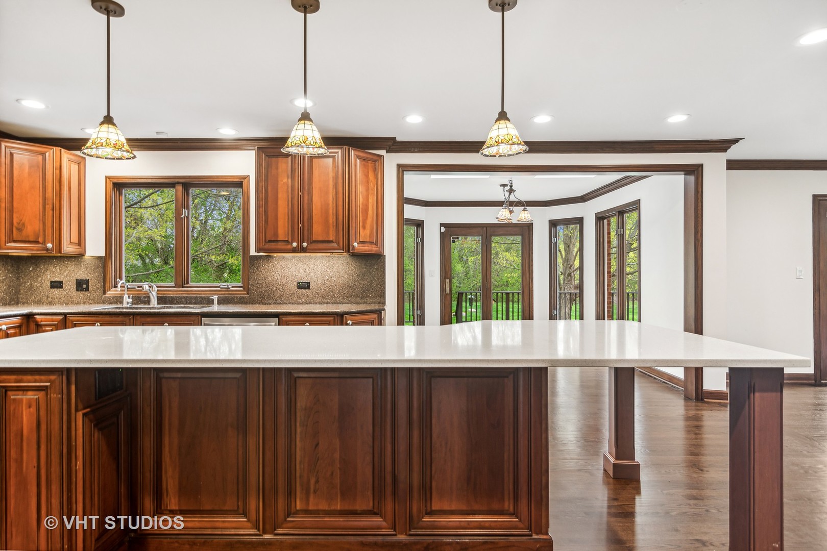 3936 Lakeview Court