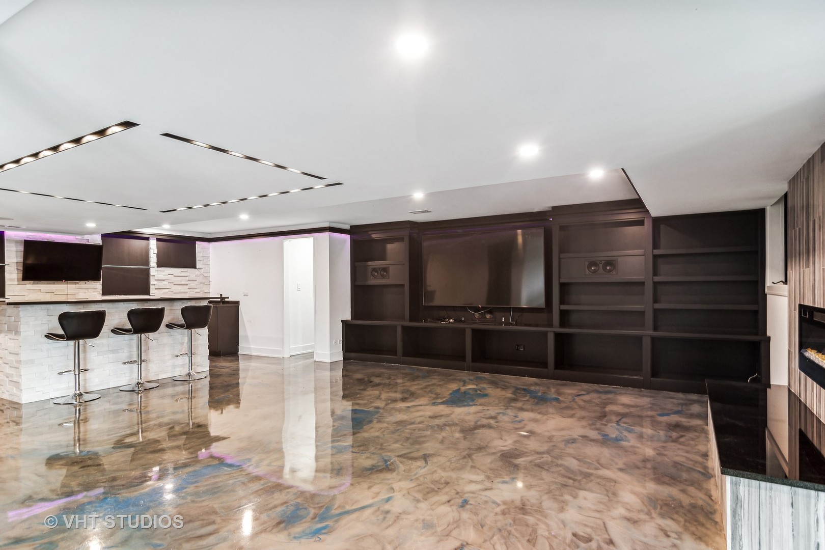 3936 Lakeview Court