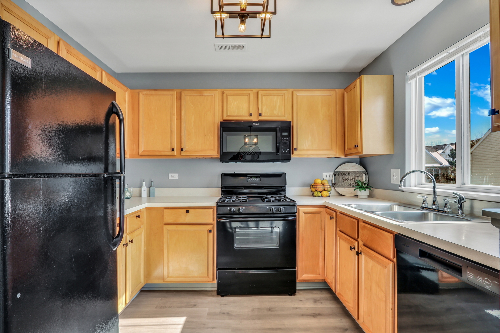 4585 W Hill Avenue Unit: 4585