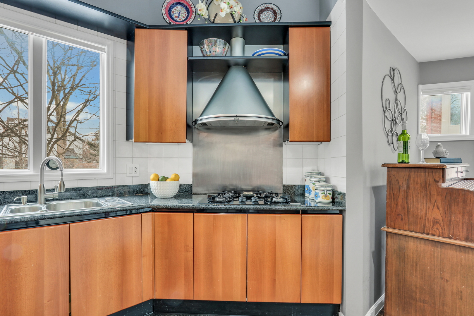 933 Central Avenue Unit: 6
