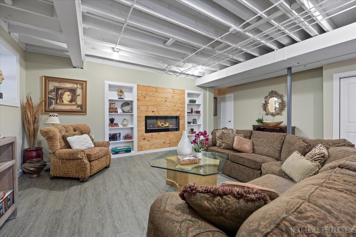3713 Peregrine Way