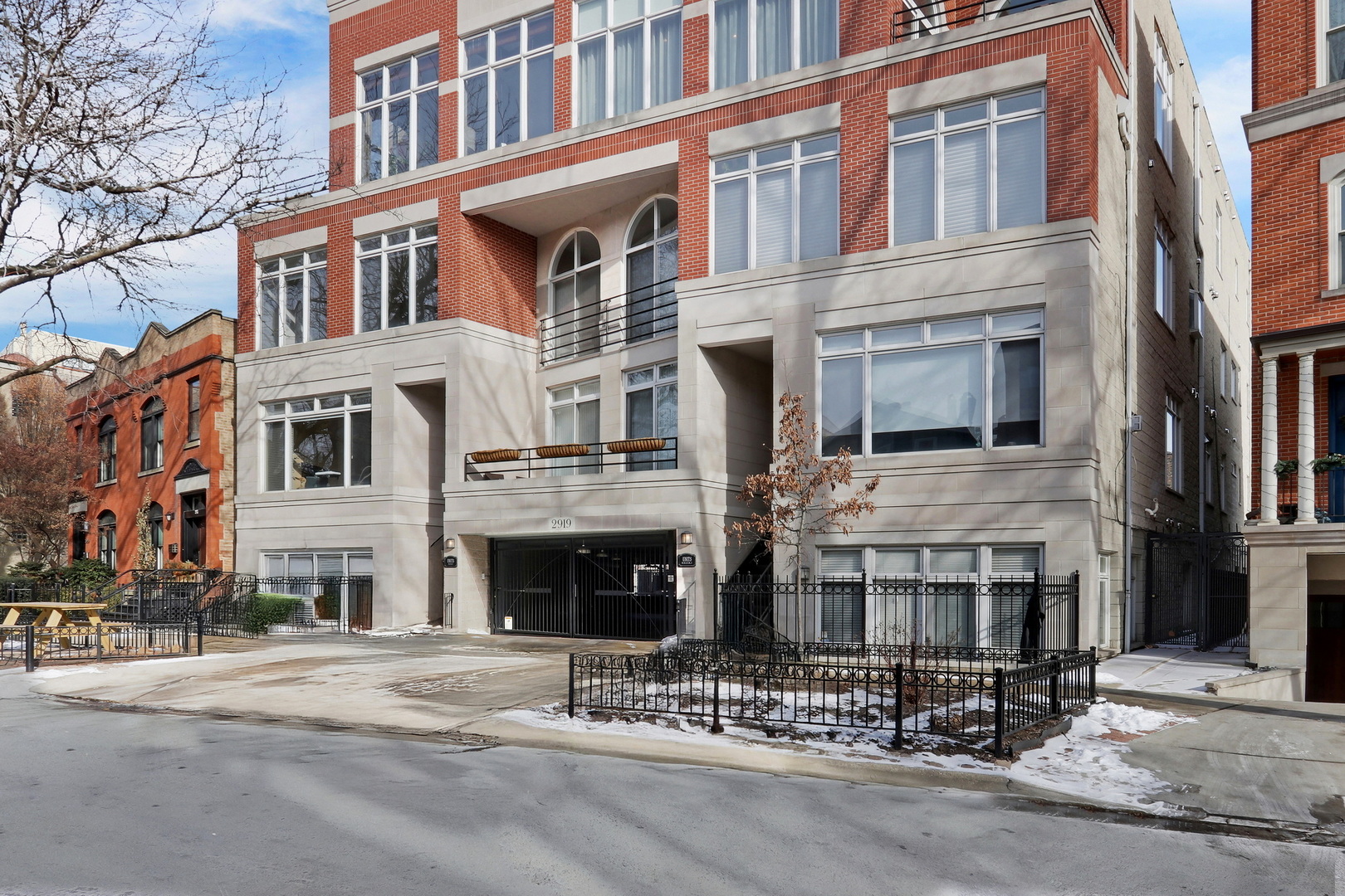 2919 N Burling Street Unit: J