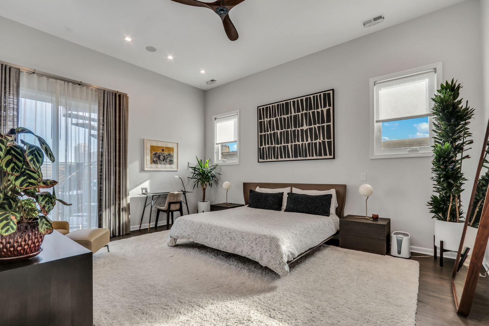 2919 N Burling Street Unit: J
