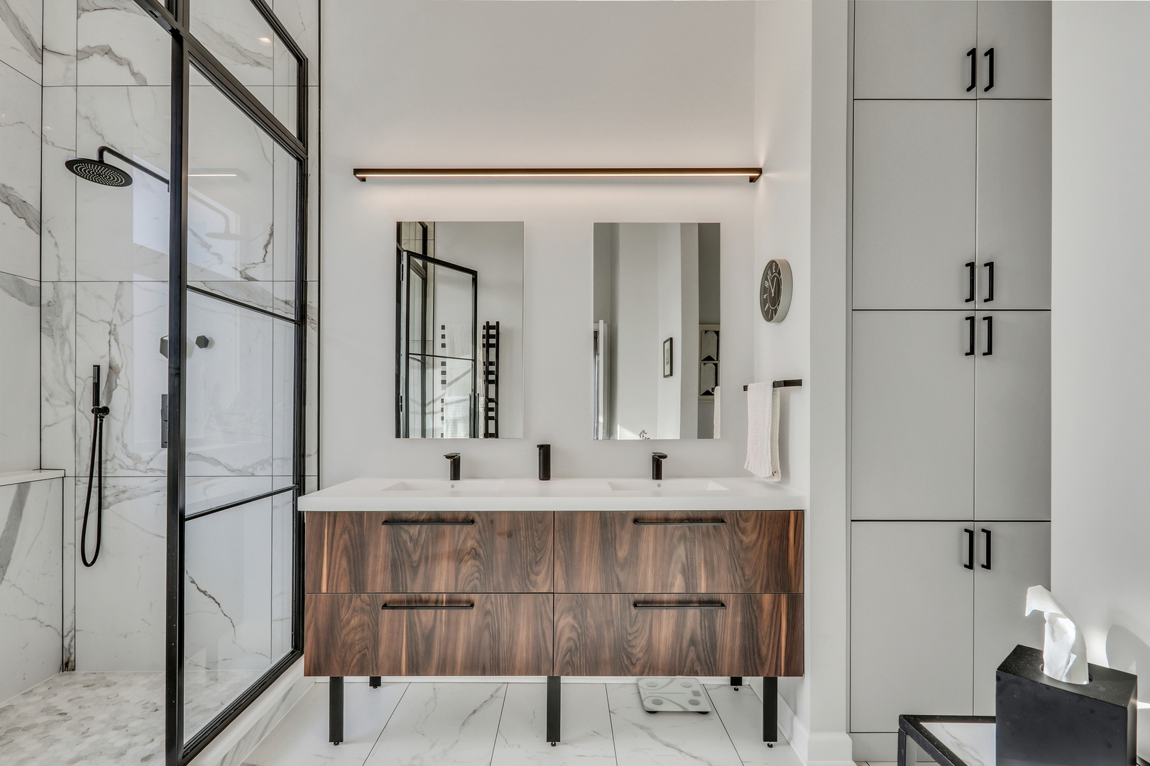2919 N Burling Street Unit: J