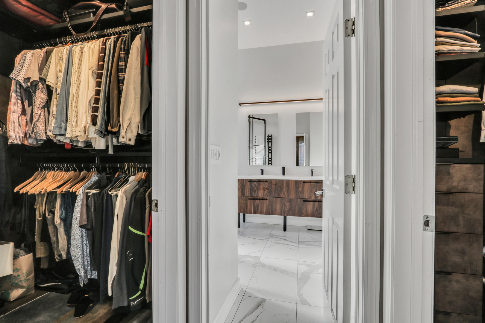 2919 N Burling Street Unit: J