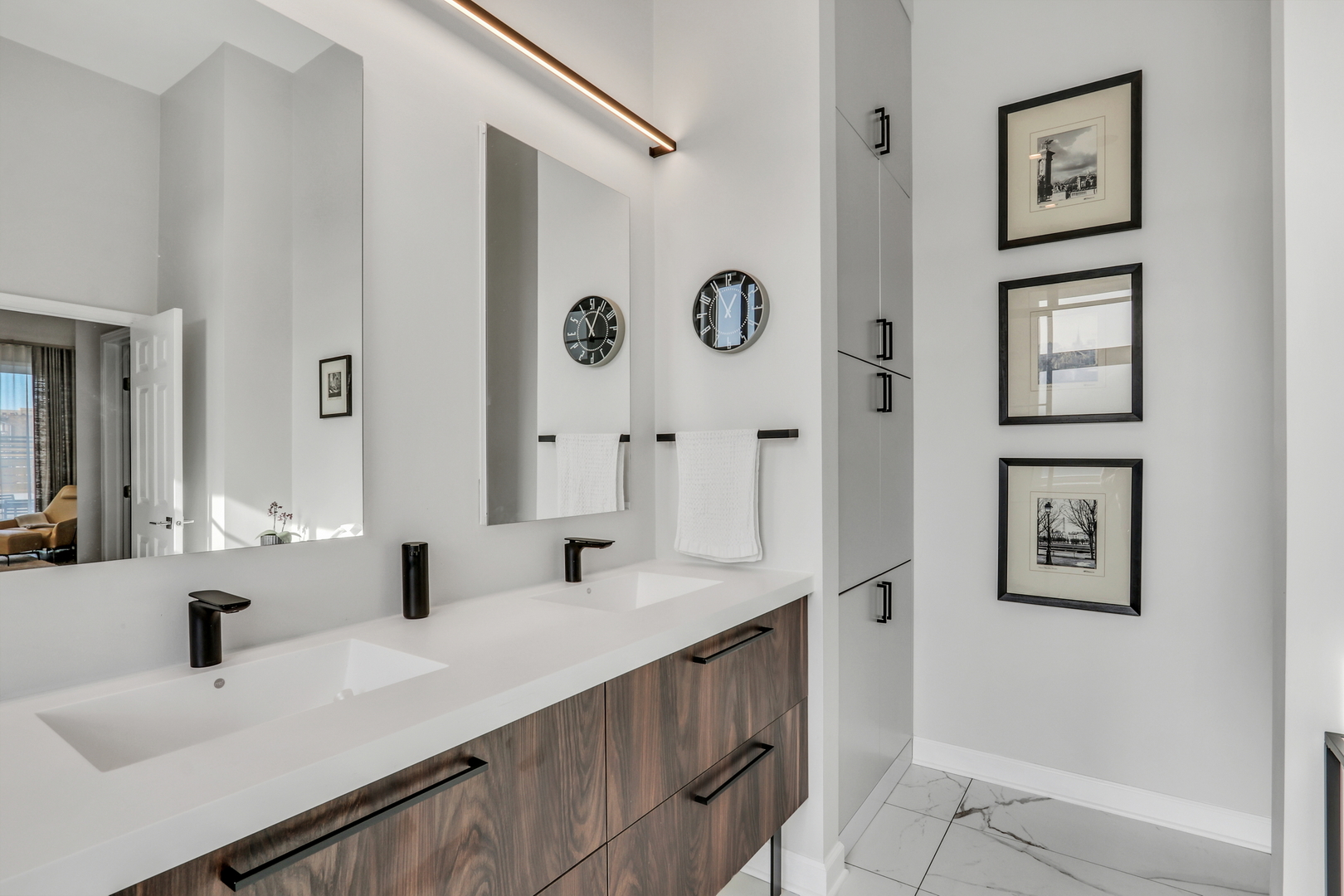 2919 N Burling Street Unit: J