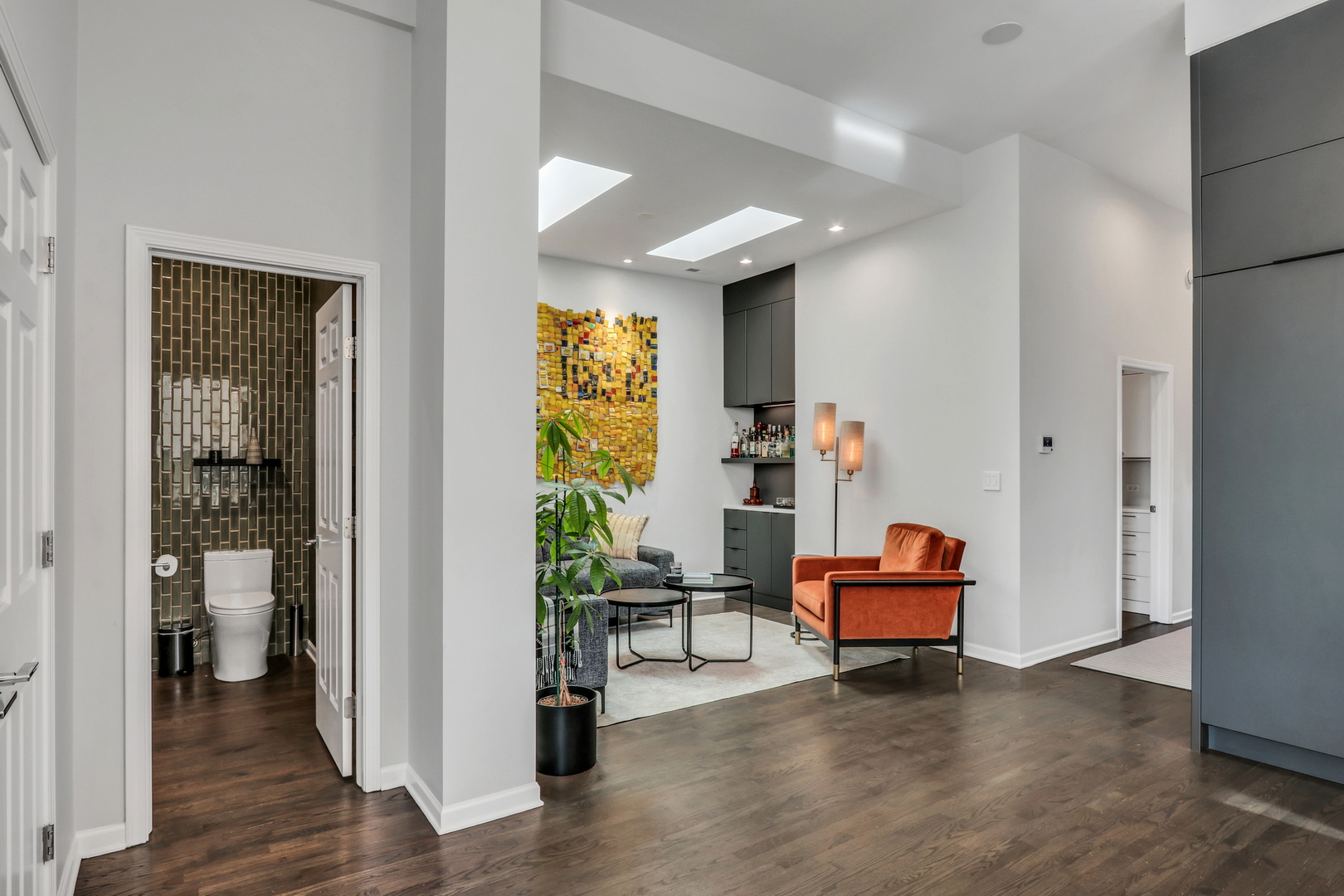 2919 N Burling Street Unit: J