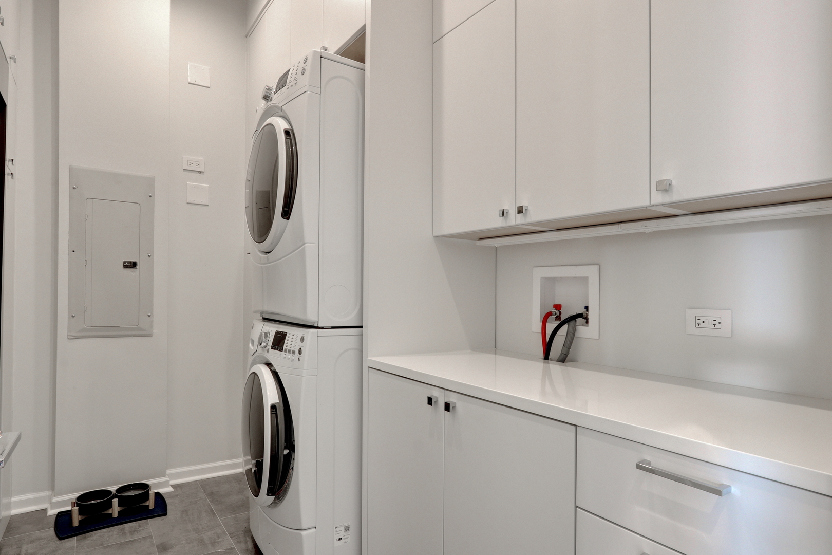 2919 N Burling Street Unit: J