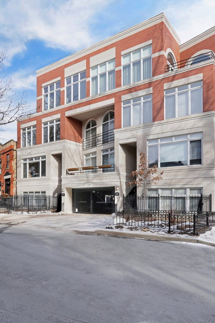 2919 N Burling Street Unit: J