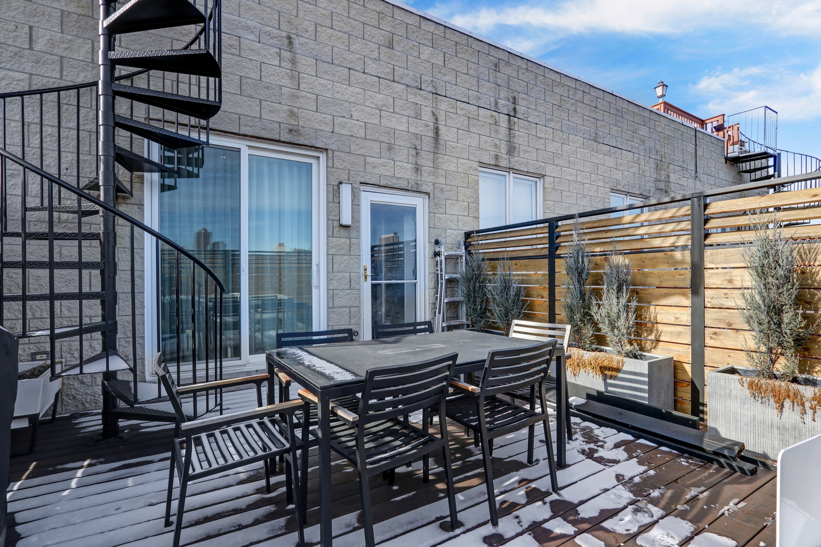 2919 N Burling Street Unit: J