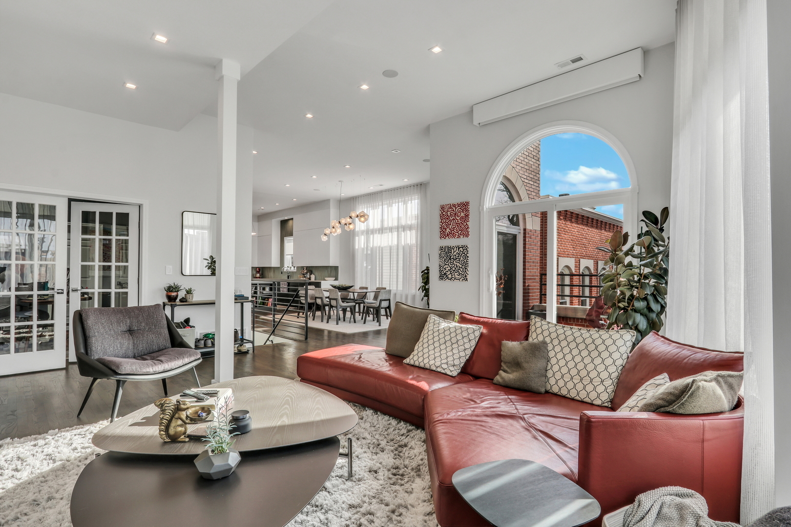 2919 N Burling Street Unit: J