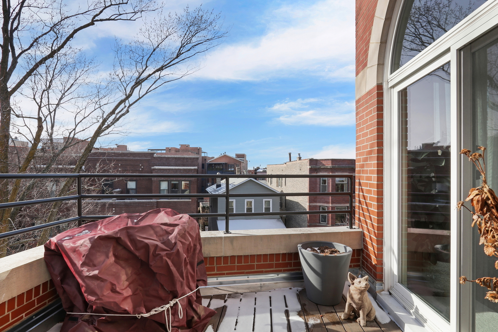 2919 N Burling Street Unit: J