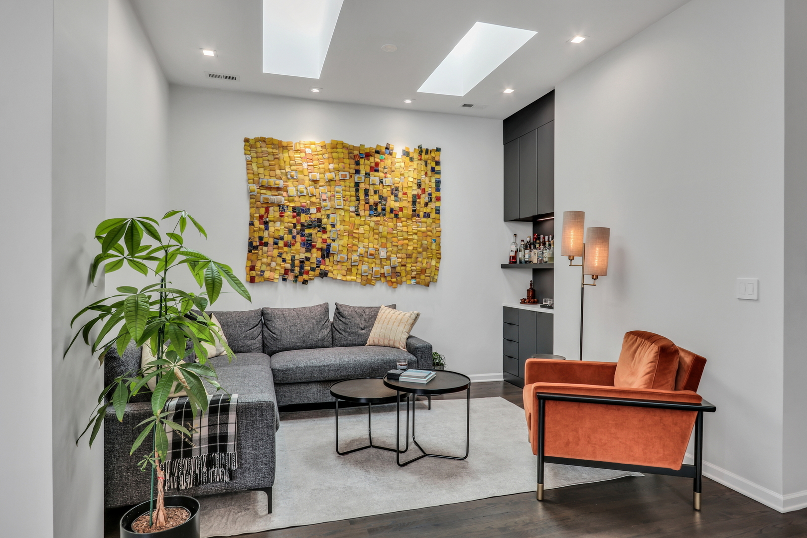 2919 N Burling Street Unit: J
