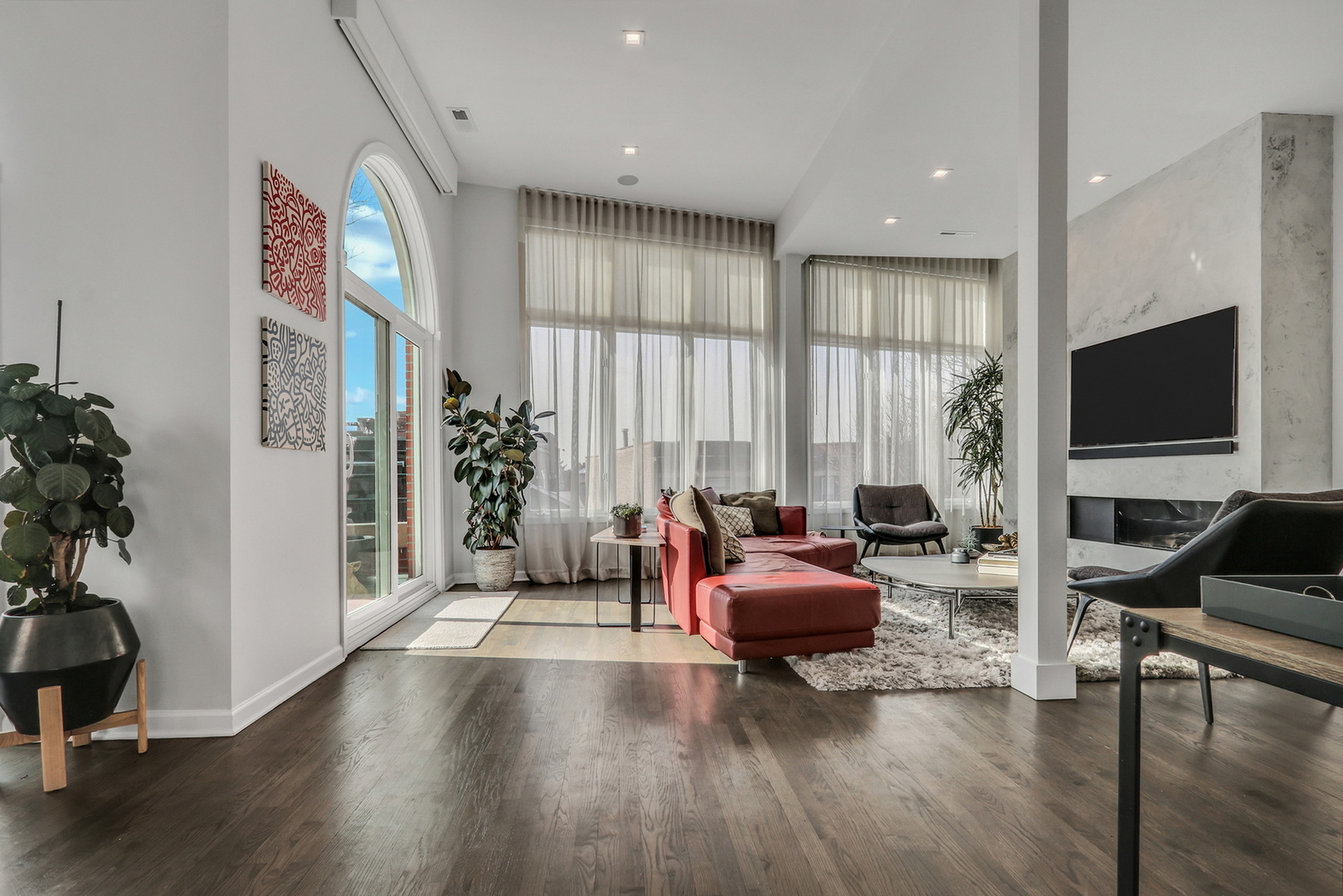 2919 N Burling Street Unit: J