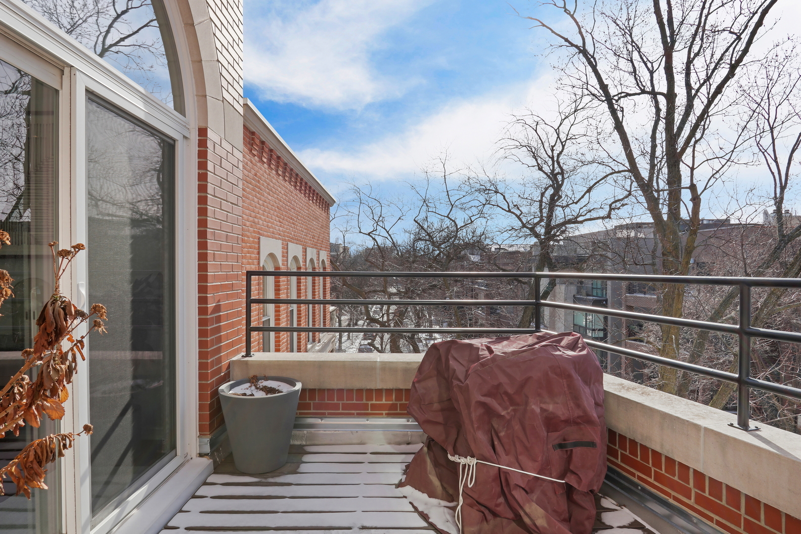 2919 N Burling Street Unit: J
