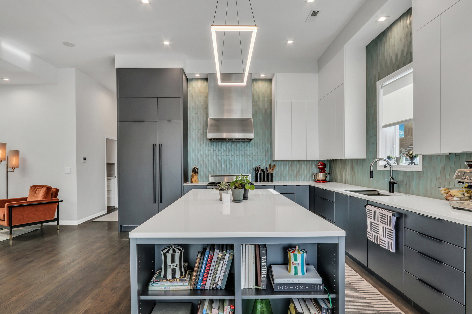 2919 N Burling Street Unit: J