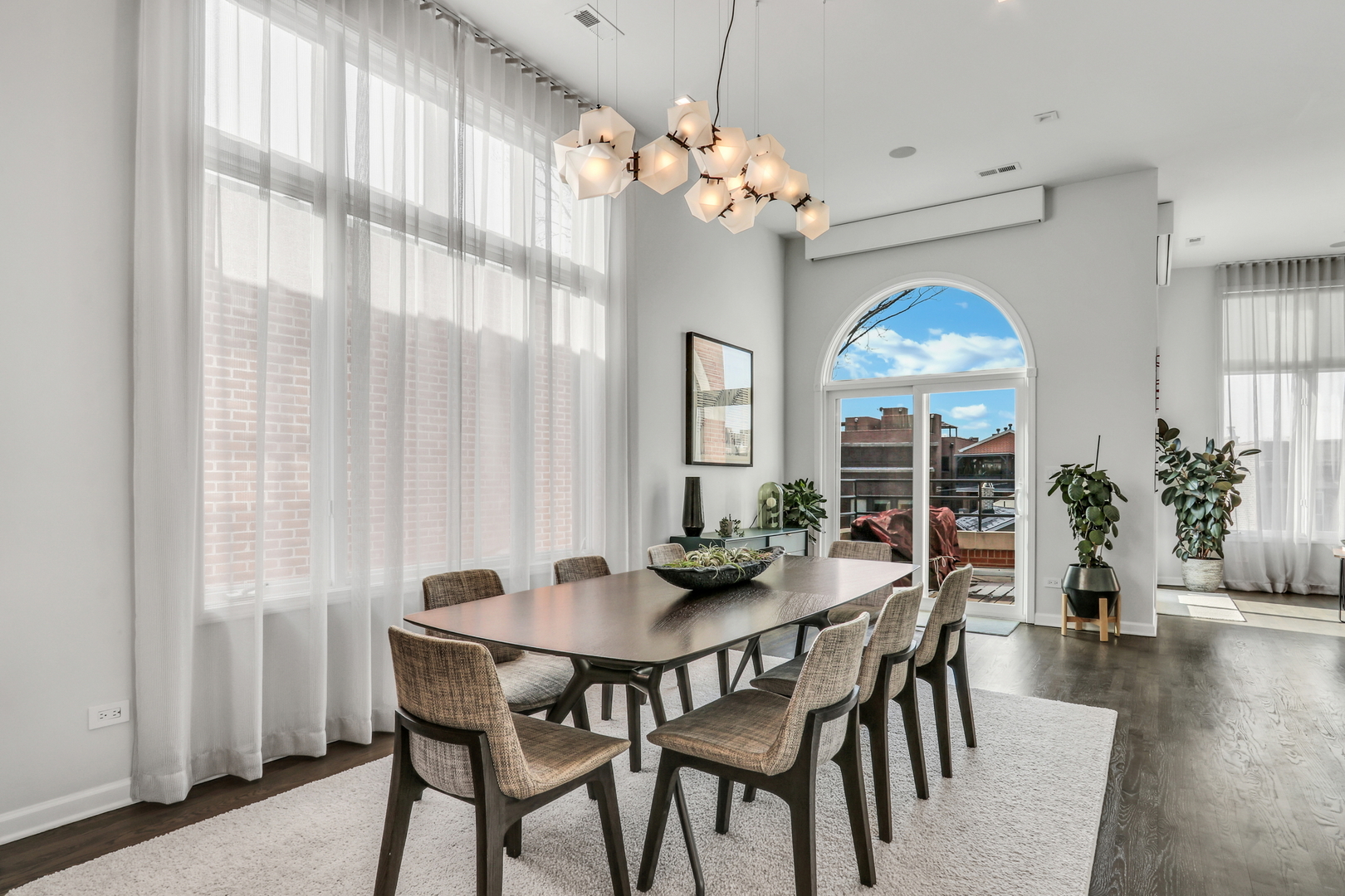 2919 N Burling Street Unit: J