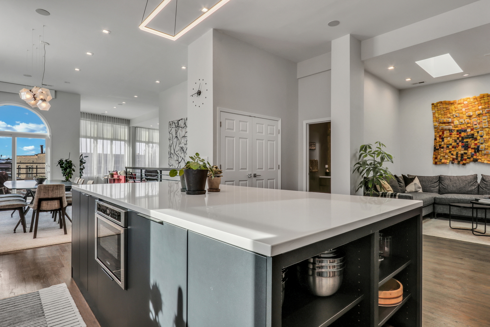 2919 N Burling Street Unit: J