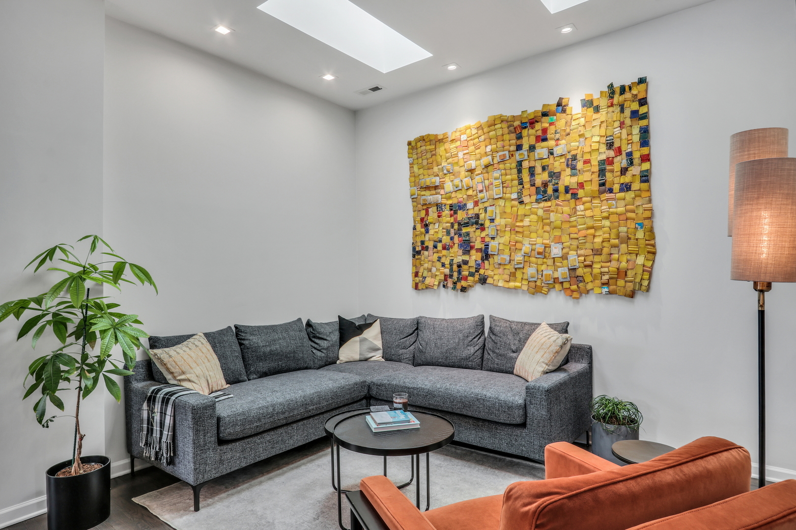 2919 N Burling Street Unit: J