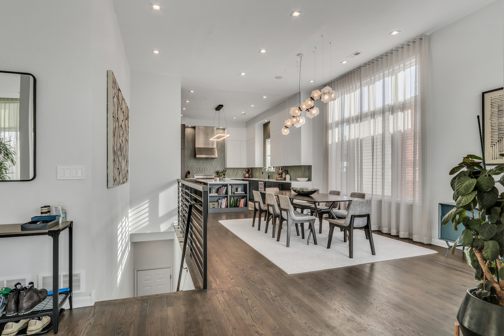 2919 N Burling Street Unit: J
