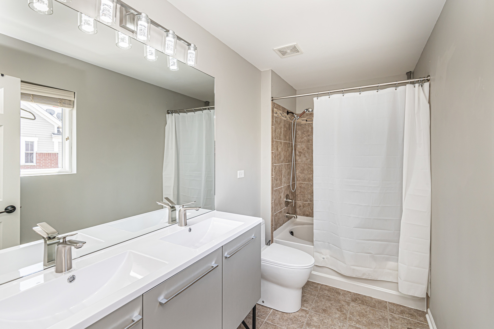 226 W Hyde Street Unit: 8-4