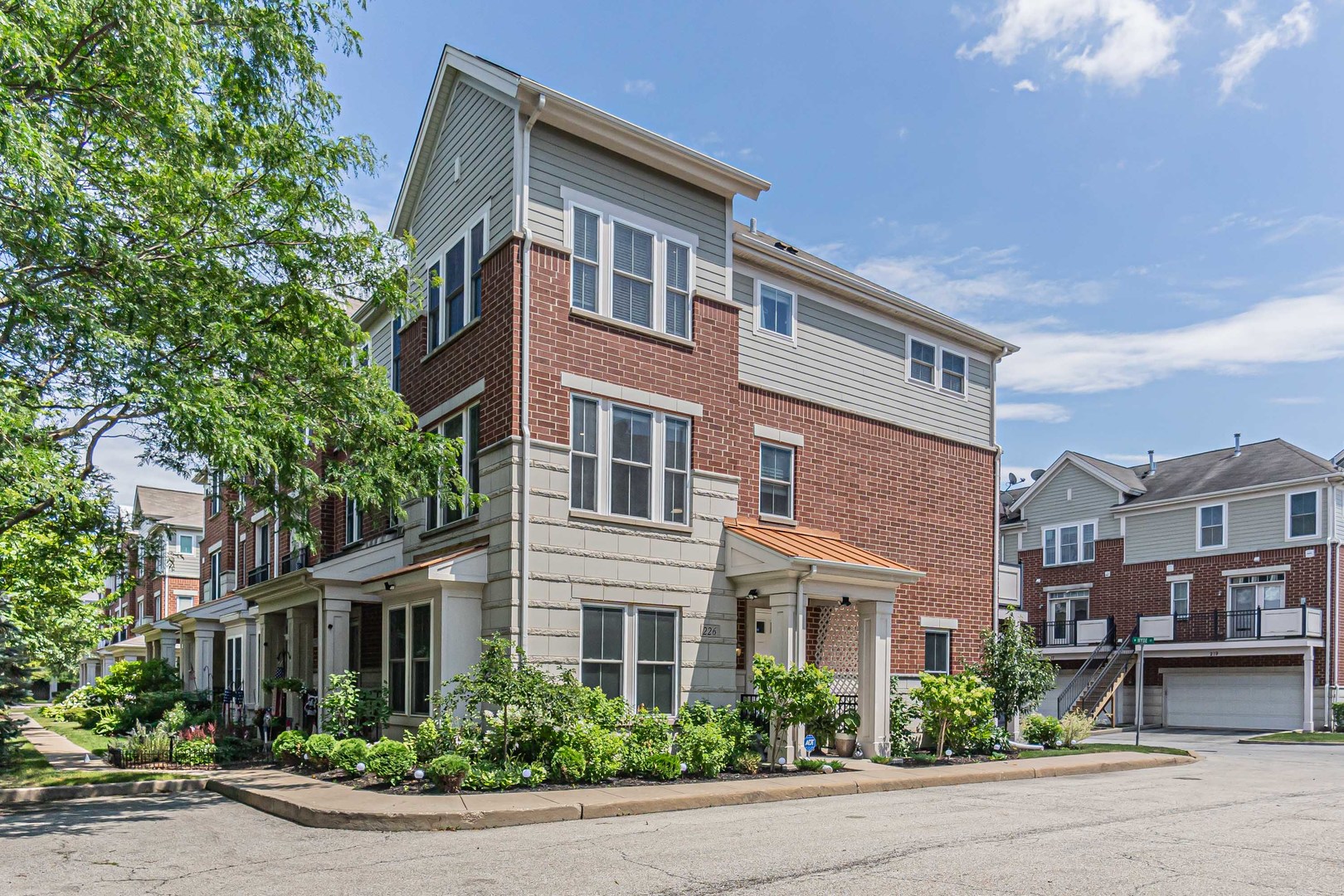 226 W Hyde Street Unit: 8-4