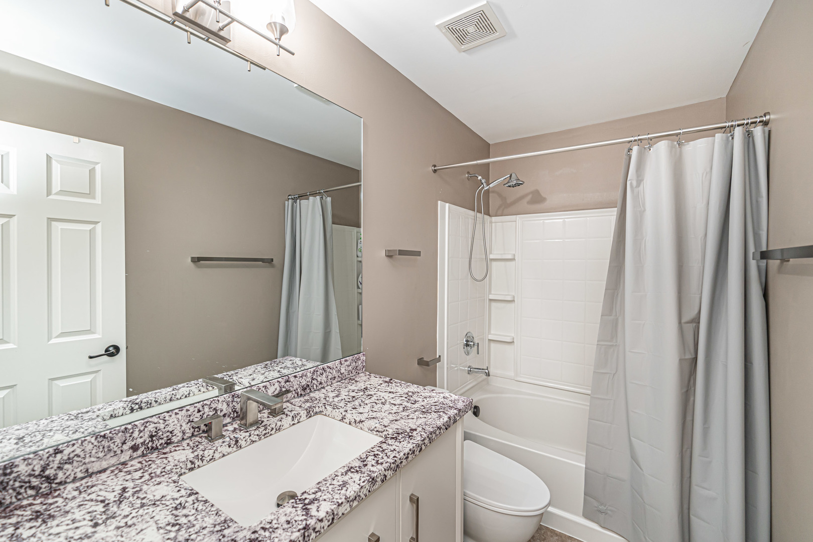226 W Hyde Street Unit: 8-4