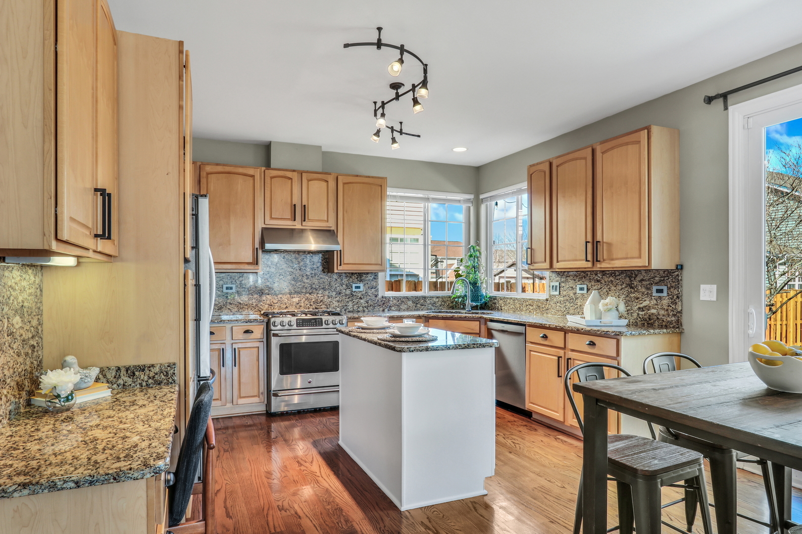 1135 Hadley Circle