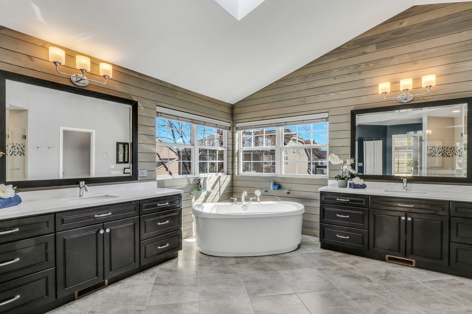 1135 Hadley Circle