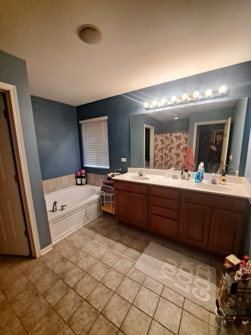 2280 W Bentley Lane