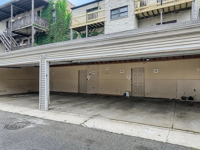 905 W Lawrence Avenue Unit: 3W