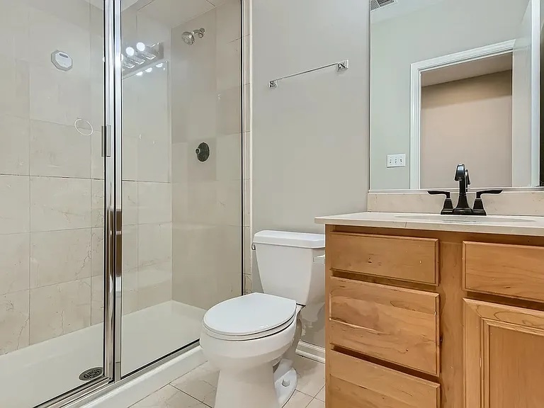 905 W Lawrence Avenue Unit: 3W