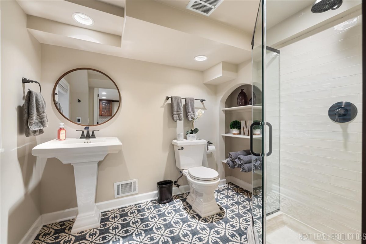 2747 Charter Oak Drive
