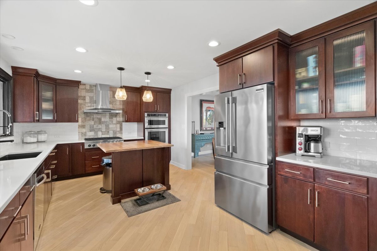 312 LAKE SHORE Drive