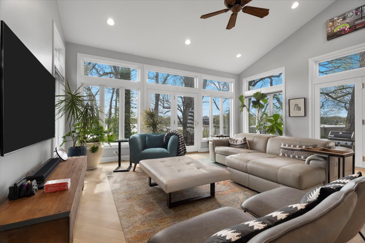 312 LAKE SHORE Drive